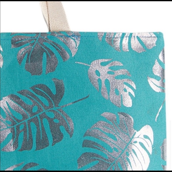 π₯Host Pickπ₯Large Silver Leaf Turquoise Tote - Picture 4 of 6